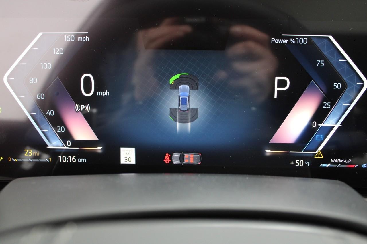 BMW X5 Vehicle Full-screen Gallery Image 26