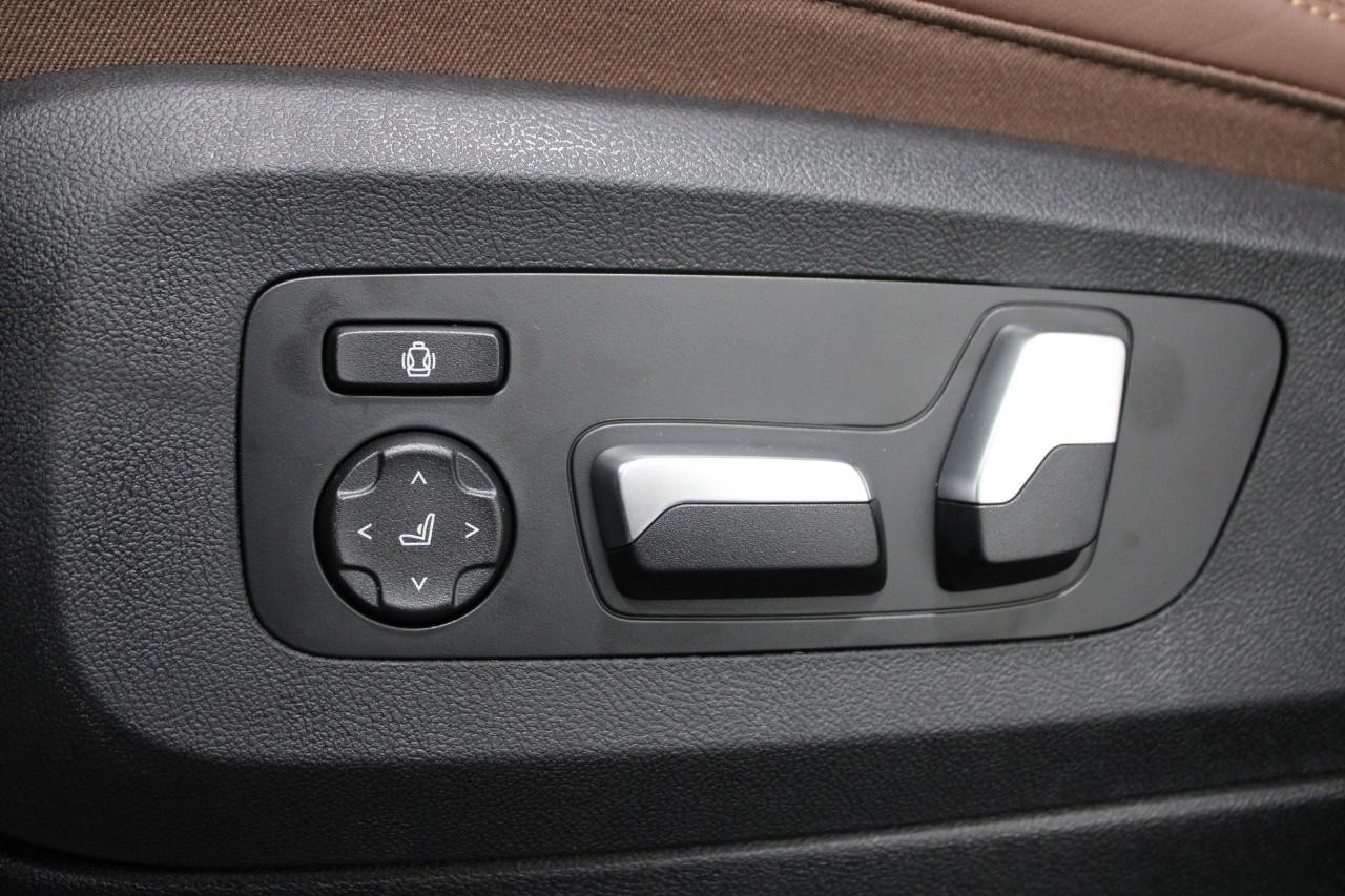 BMW X5 Vehicle Full-screen Gallery Image 34
