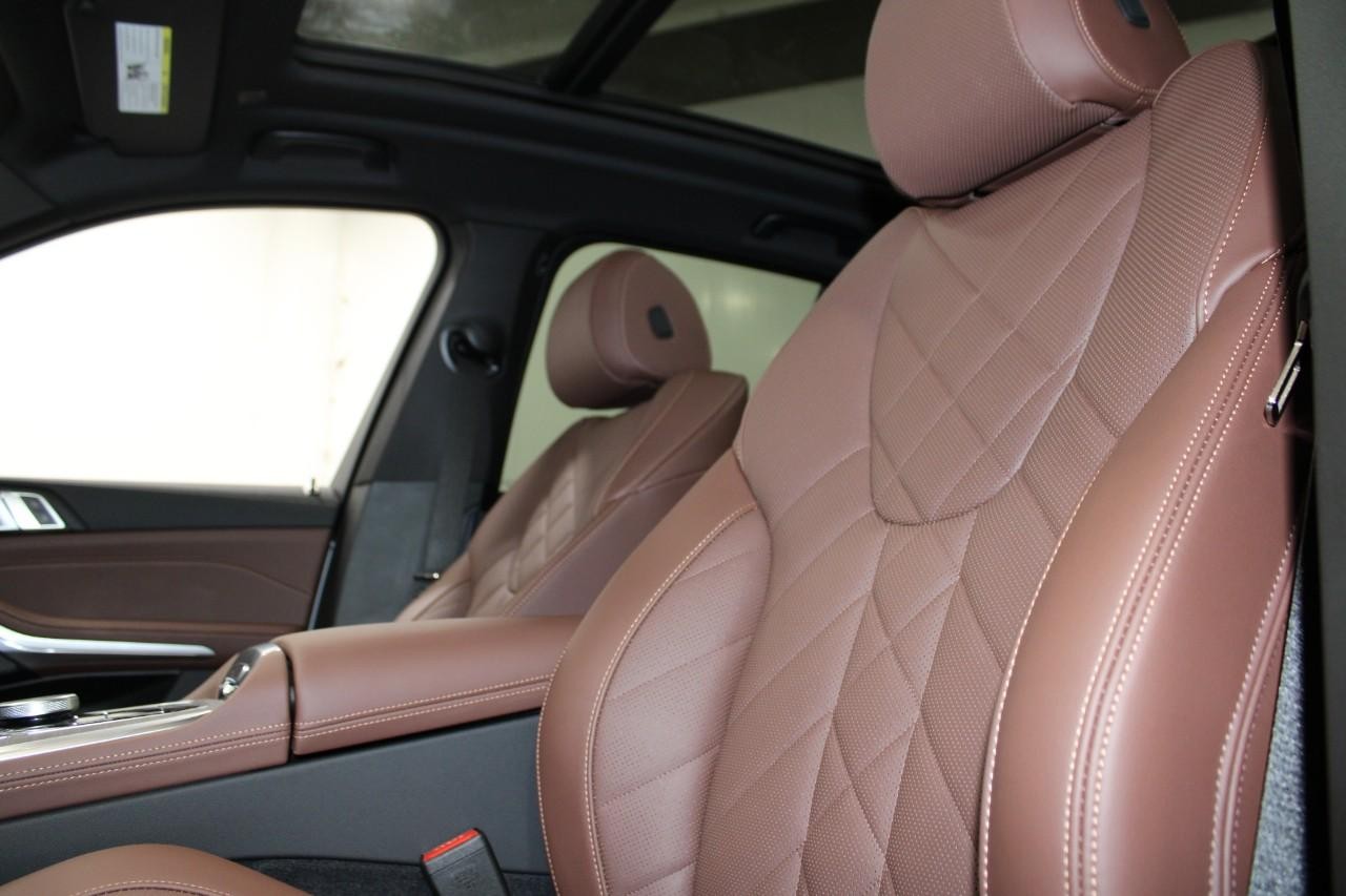 BMW X5 Vehicle Full-screen Gallery Image 35