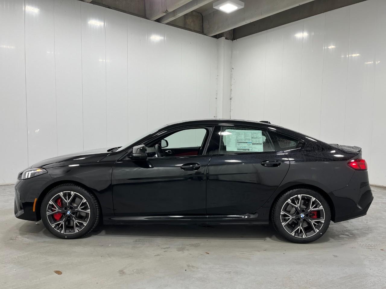 BMW 2 Series Vehicle Full-screen Gallery Image 2