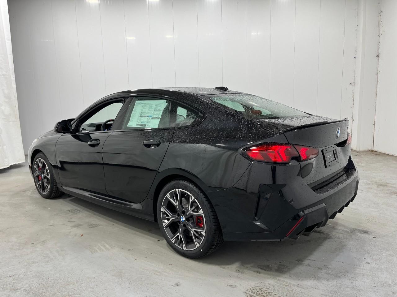 BMW 2 Series Vehicle Full-screen Gallery Image 3