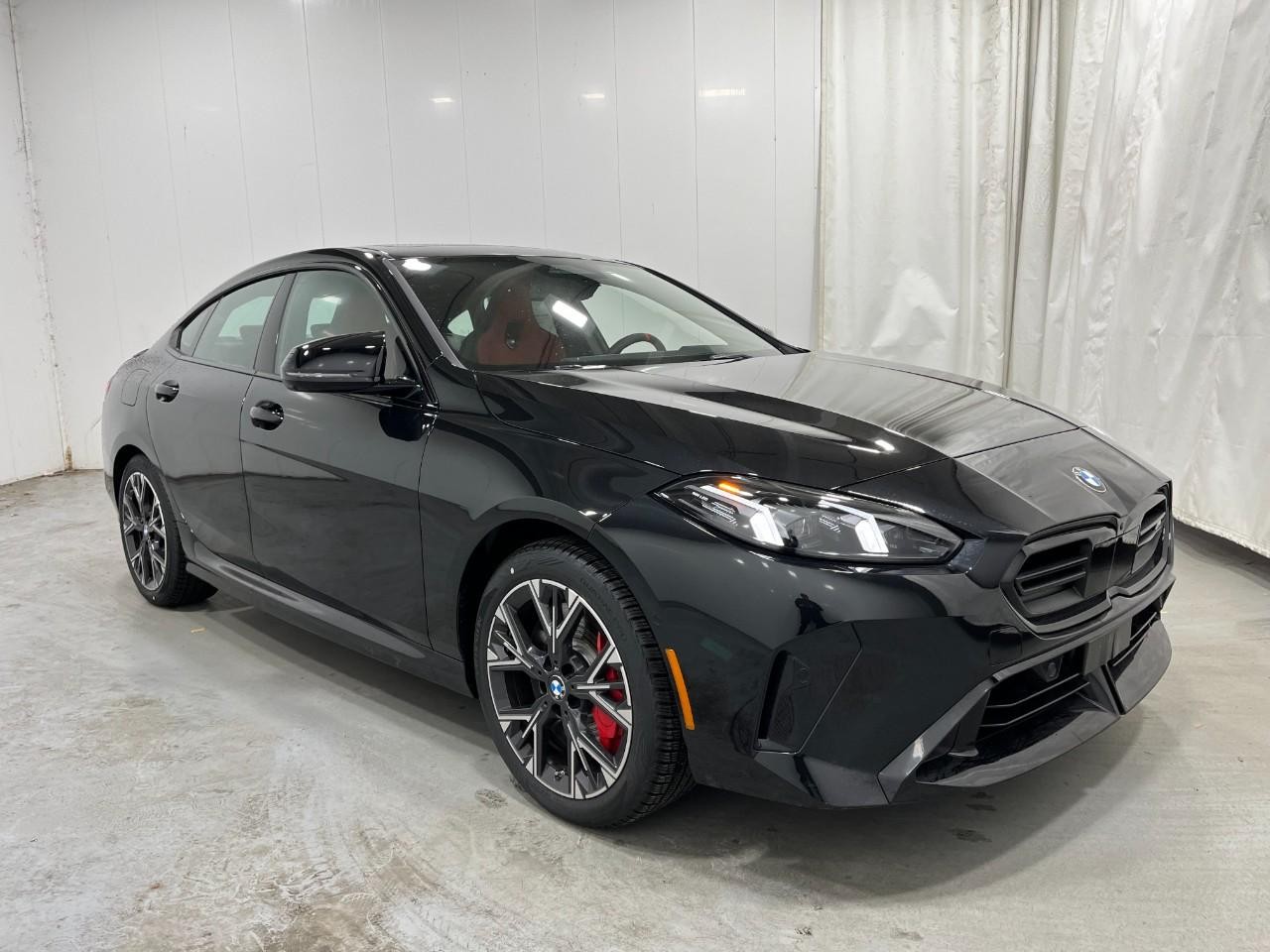 BMW 2 Series Vehicle Full-screen Gallery Image 6