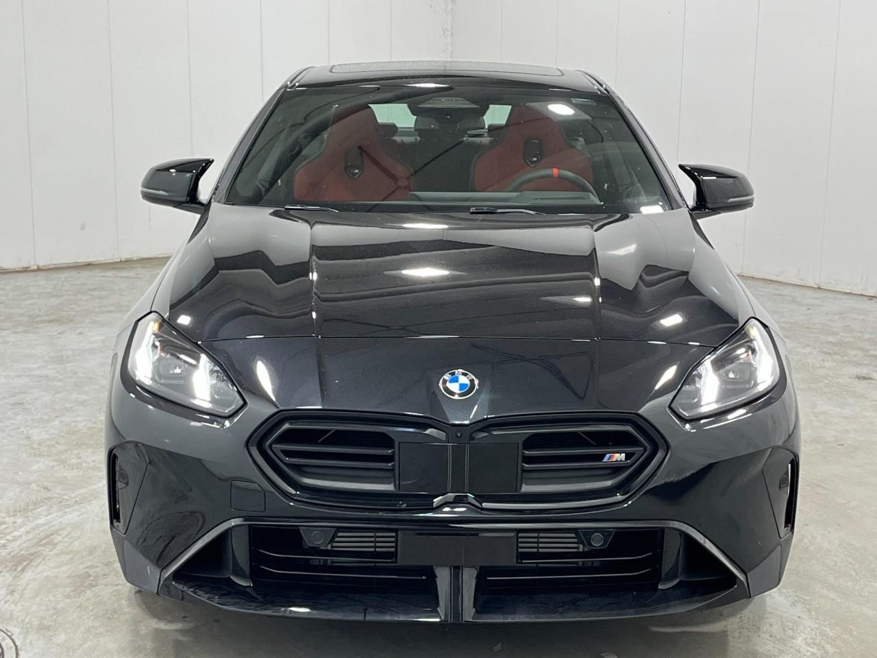 BMW 2 Series Vehicle Full-screen Gallery Image 7