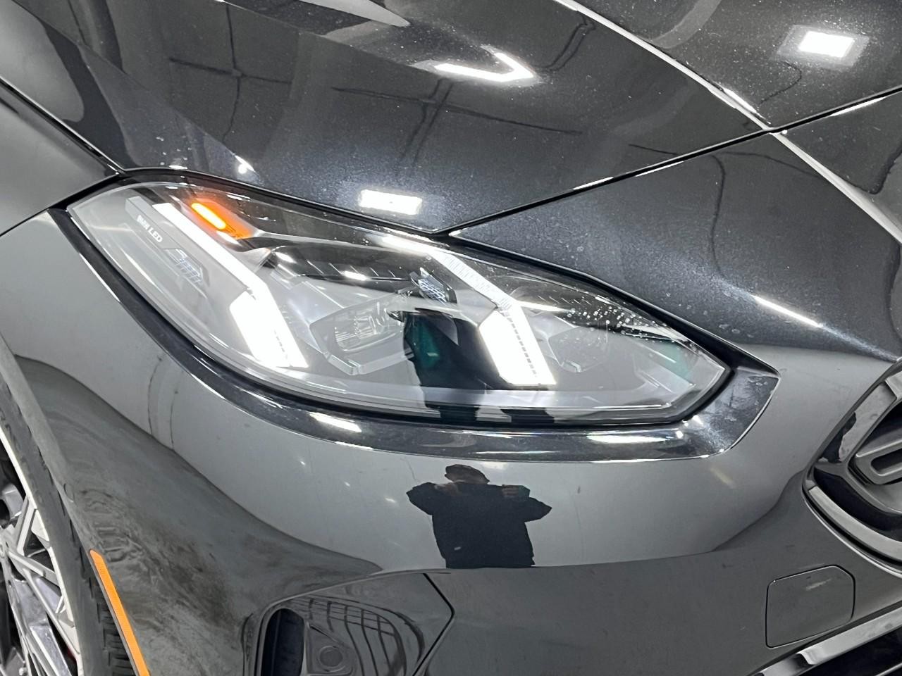 BMW 2 Series Vehicle Full-screen Gallery Image 8