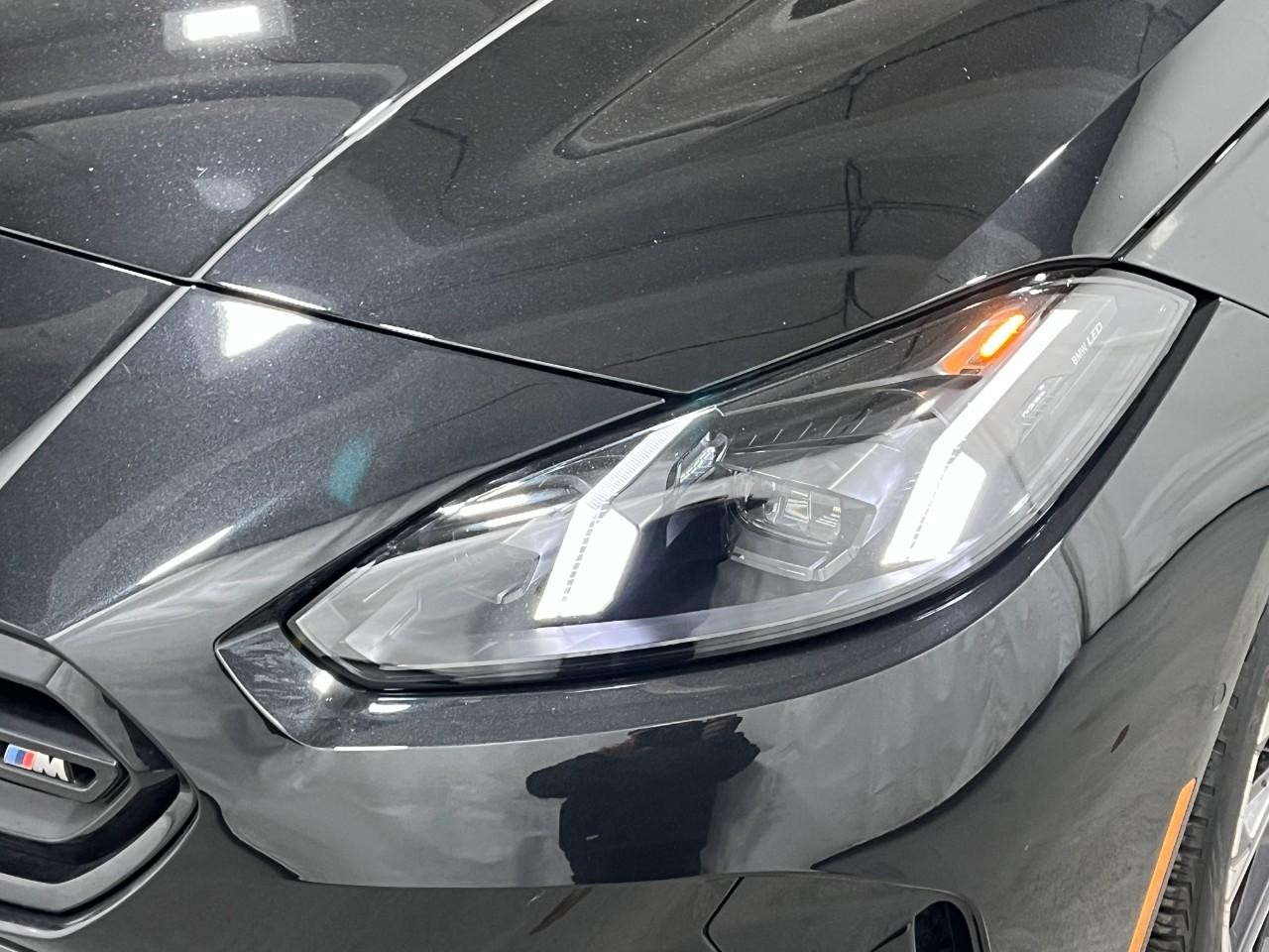 BMW 2 Series Vehicle Full-screen Gallery Image 9