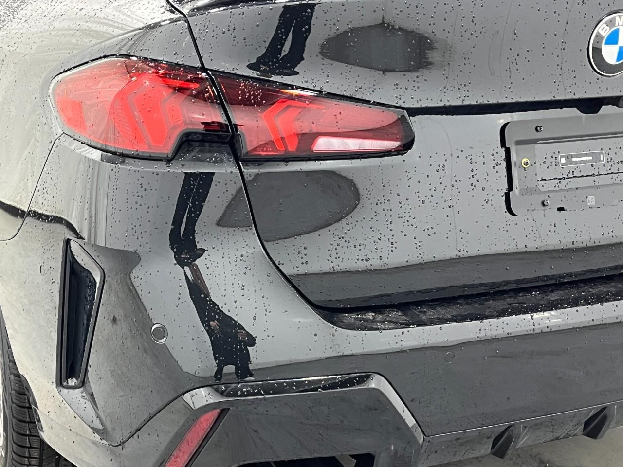 BMW 2 Series Vehicle Full-screen Gallery Image 11