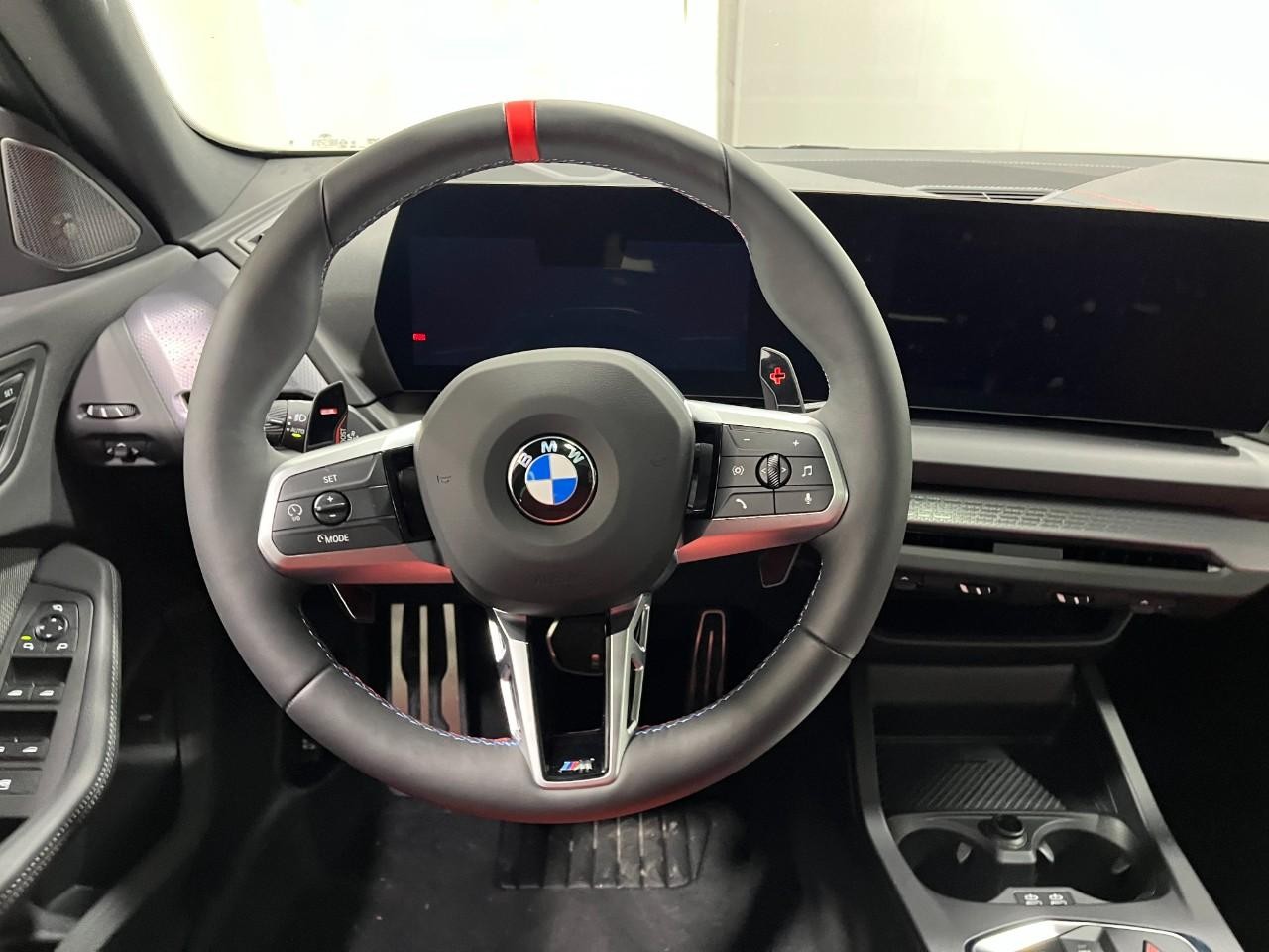 BMW 2 Series Vehicle Full-screen Gallery Image 15