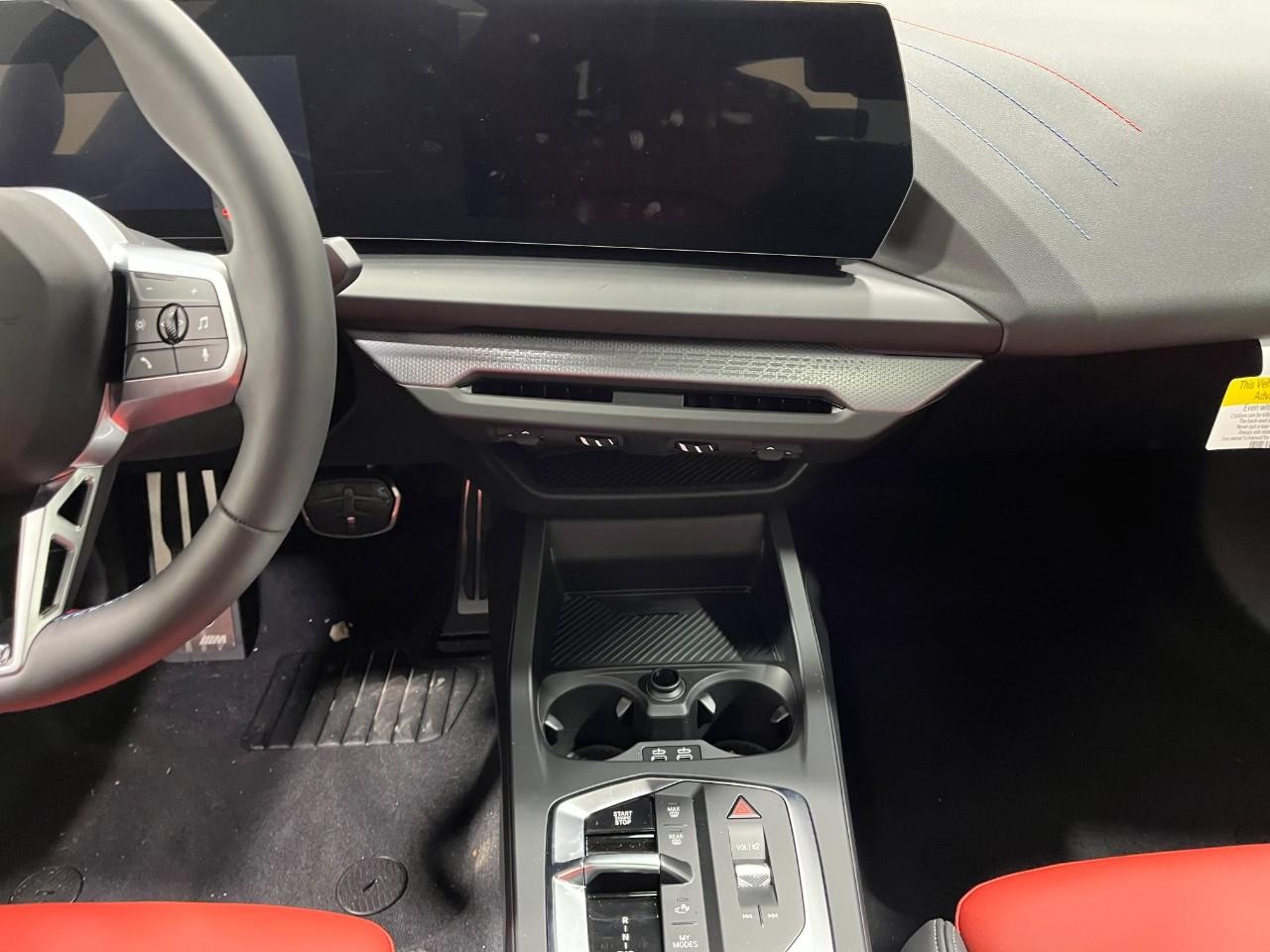 BMW 2 Series Vehicle Full-screen Gallery Image 16