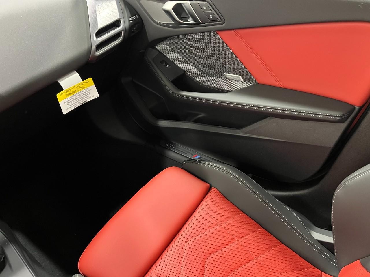 BMW 2 Series Vehicle Full-screen Gallery Image 19