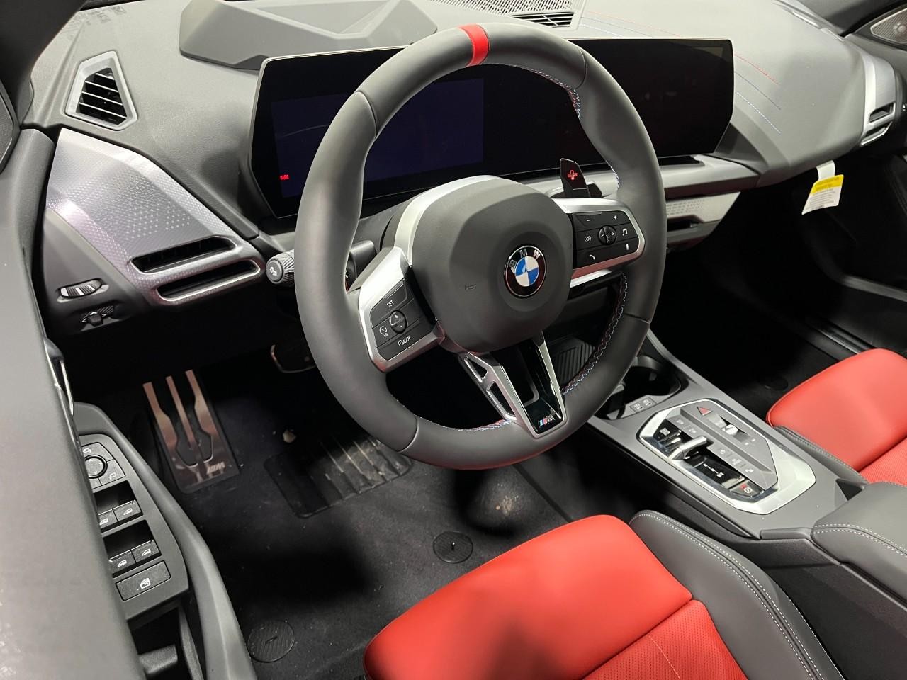 BMW 2 Series Vehicle Full-screen Gallery Image 20