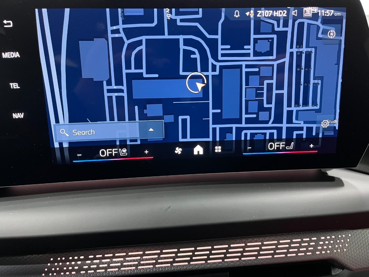 BMW 2 Series Vehicle Full-screen Gallery Image 25