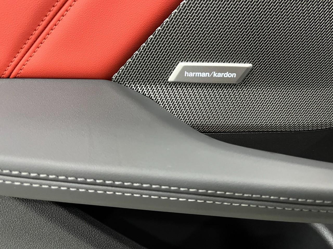 BMW 2 Series Vehicle Full-screen Gallery Image 33