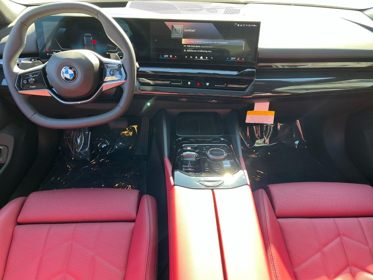 BMW 5 Series Vehicle Full-screen Gallery Image 14