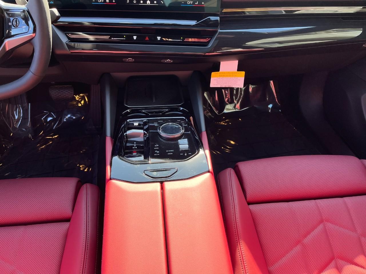 BMW 5 Series Vehicle Full-screen Gallery Image 17