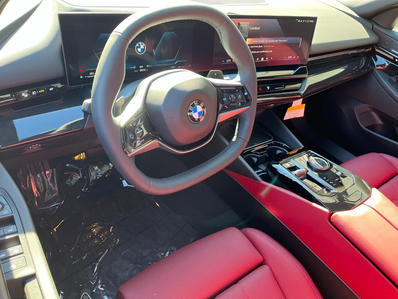 BMW 5 Series Vehicle Full-screen Gallery Image 20