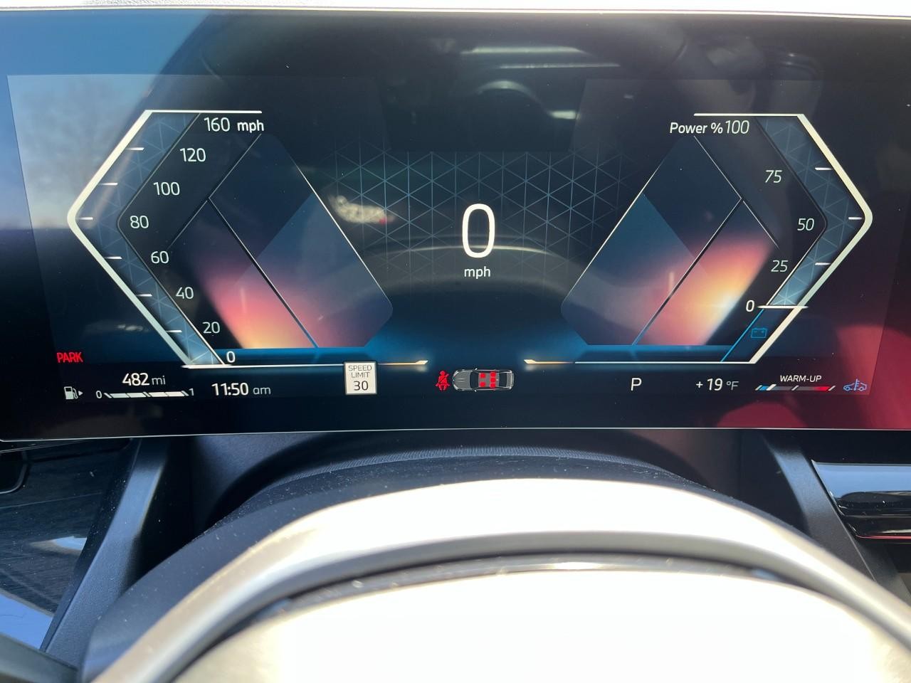 BMW 5 Series Vehicle Full-screen Gallery Image 24