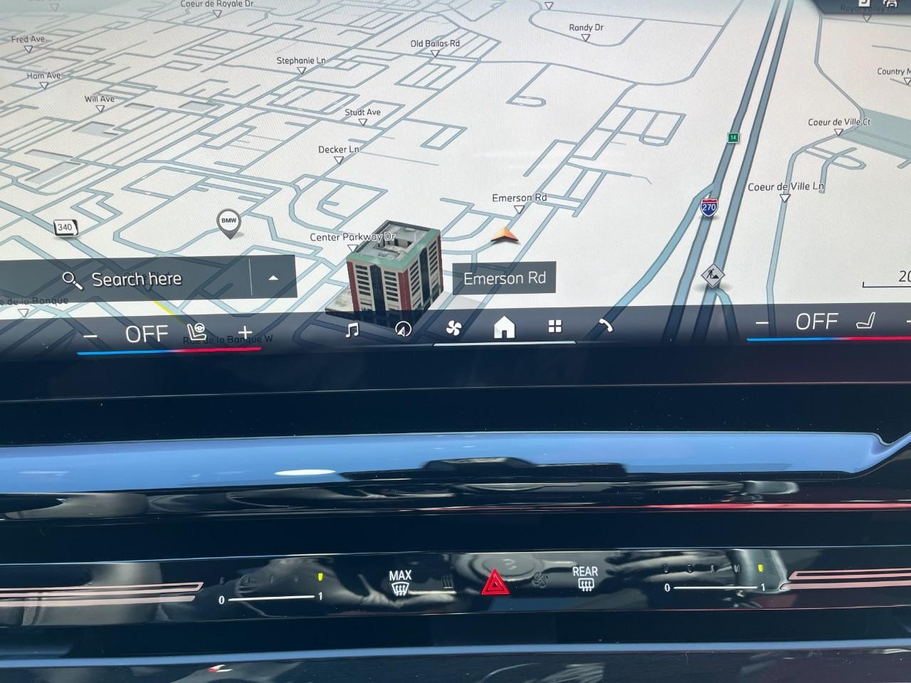 BMW 5 Series Vehicle Full-screen Gallery Image 25