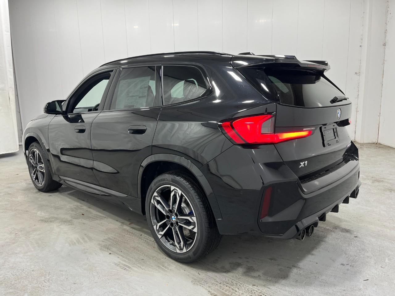 BMW X1 Vehicle Full-screen Gallery Image 3