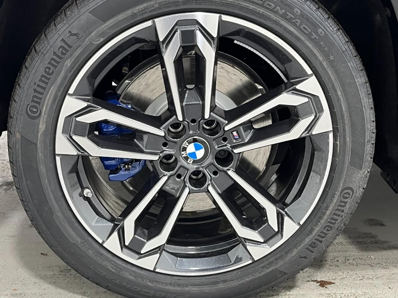 BMW X1 Vehicle Full-screen Gallery Image 5