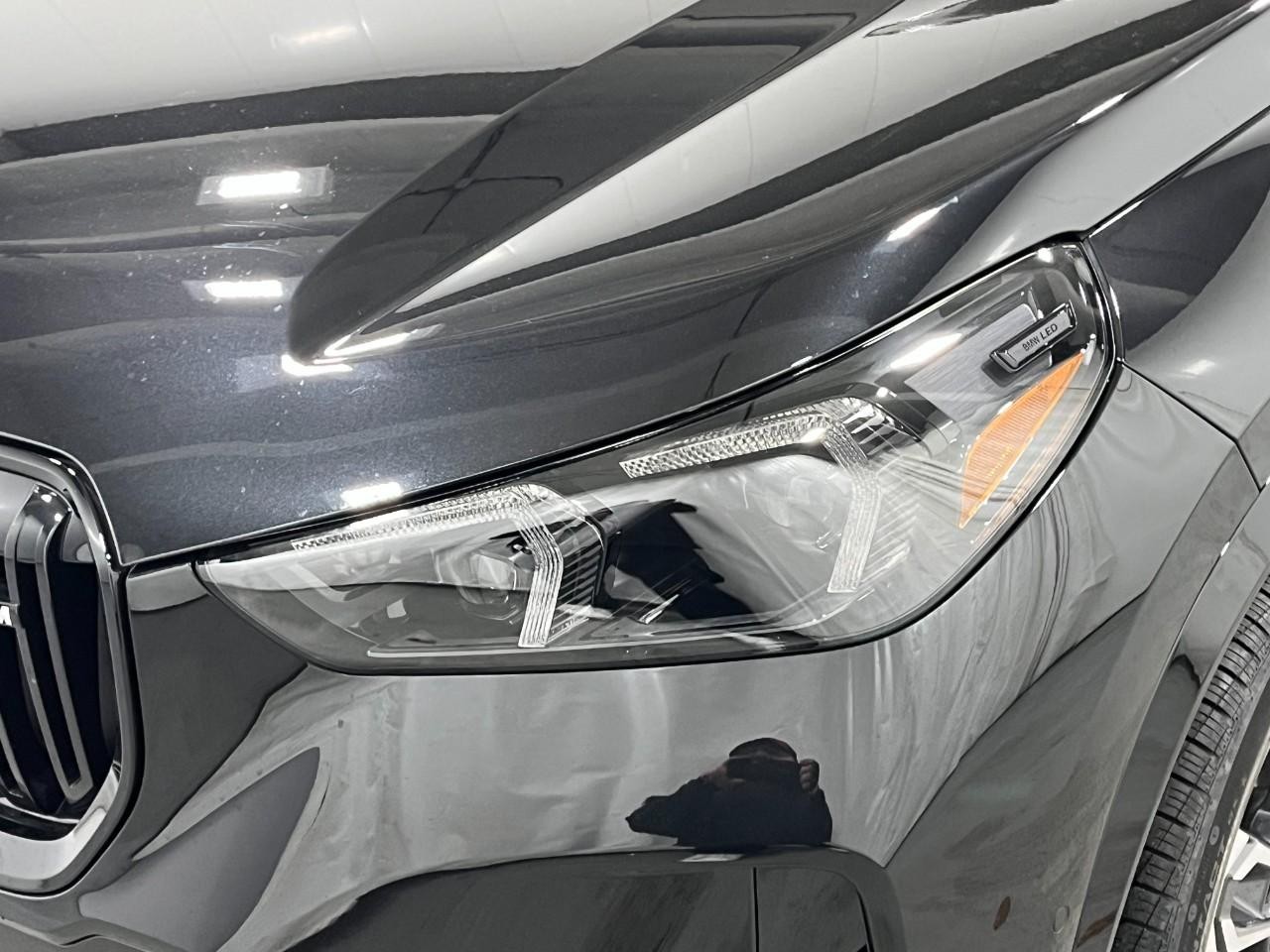 BMW X1 Vehicle Full-screen Gallery Image 9