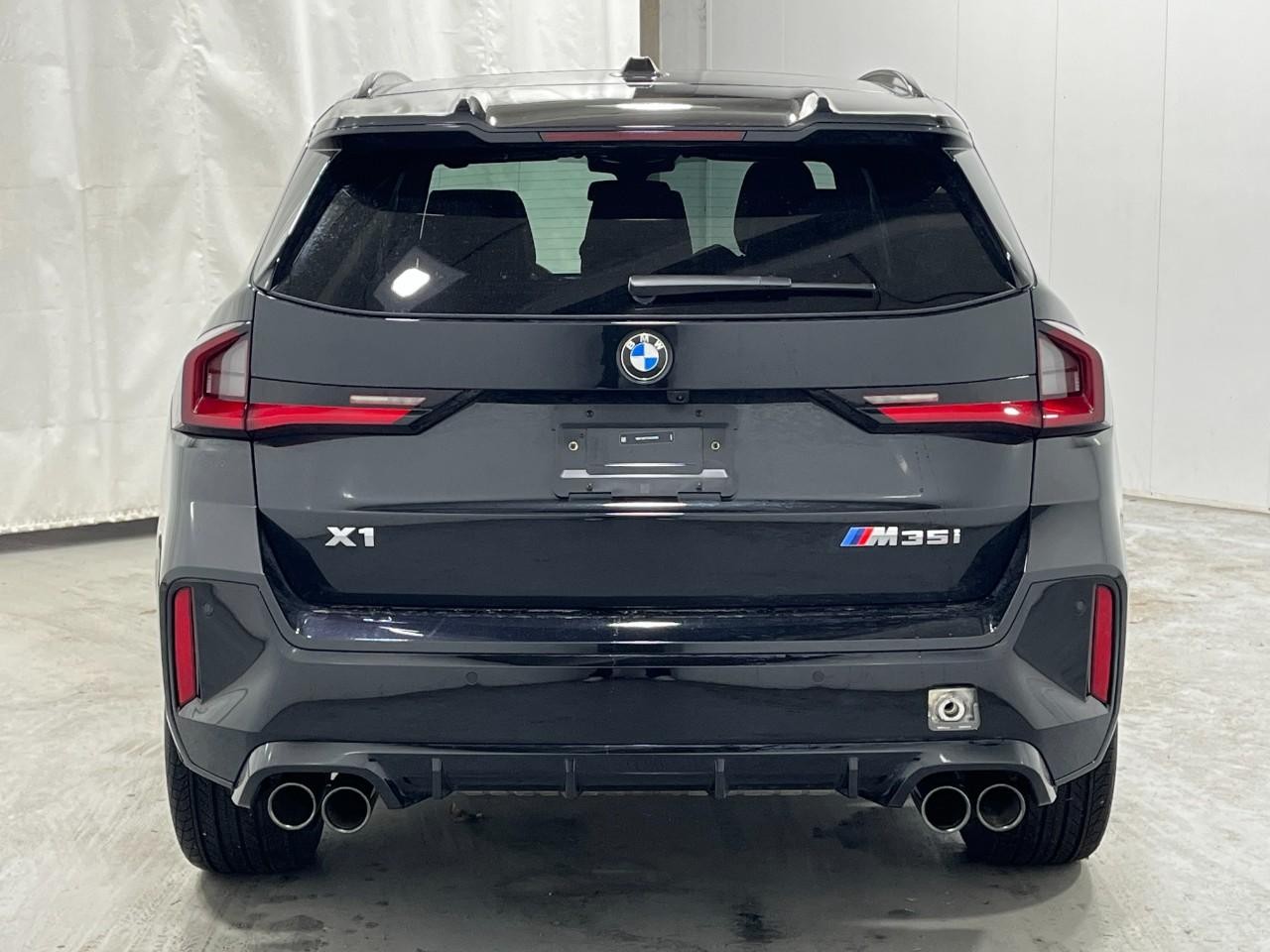 BMW X1 Vehicle Full-screen Gallery Image 10