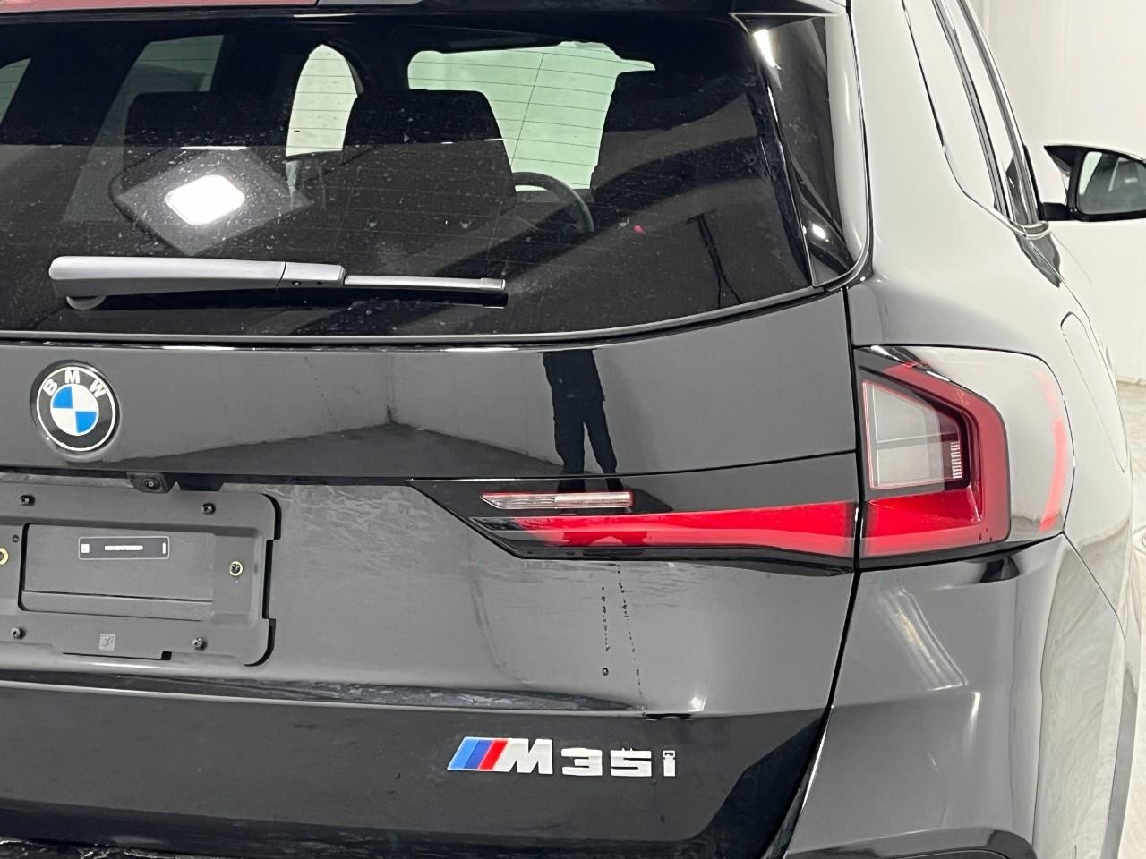 BMW X1 Vehicle Full-screen Gallery Image 11