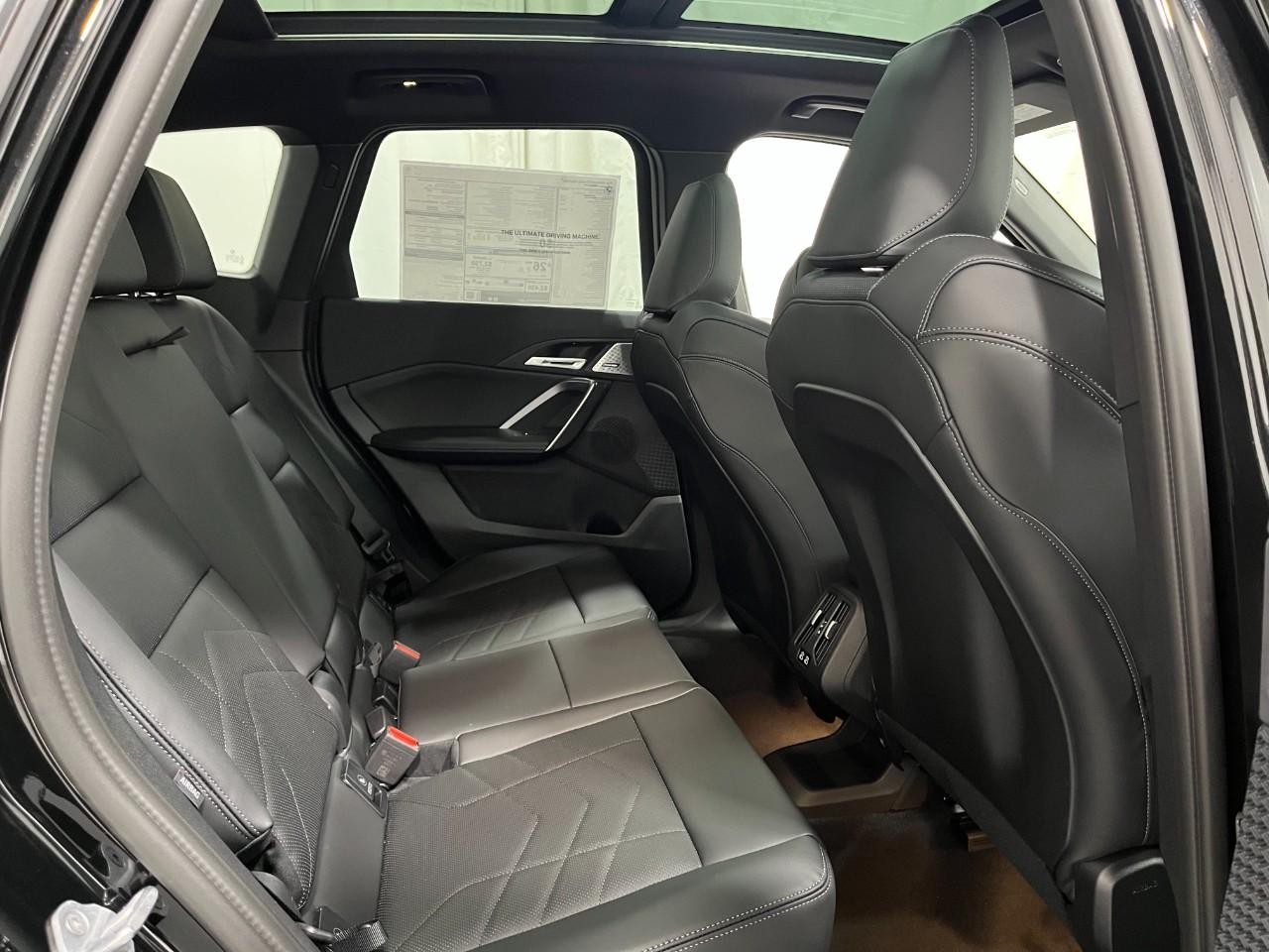 BMW X1 Vehicle Full-screen Gallery Image 13