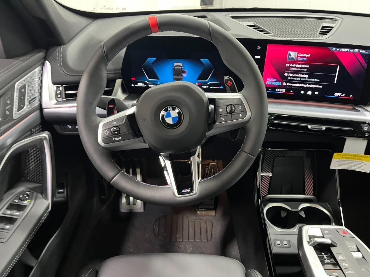 BMW X1 Vehicle Full-screen Gallery Image 15