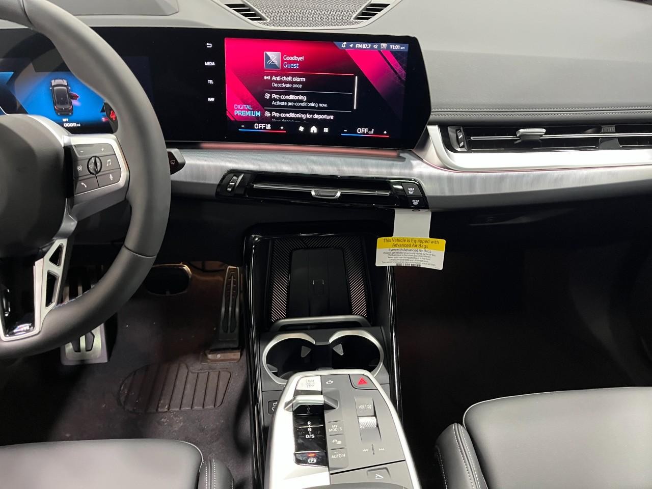 BMW X1 Vehicle Full-screen Gallery Image 16