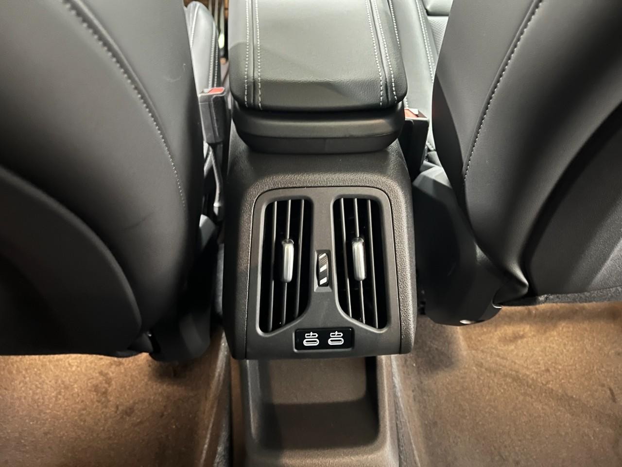 BMW X1 Vehicle Full-screen Gallery Image 18