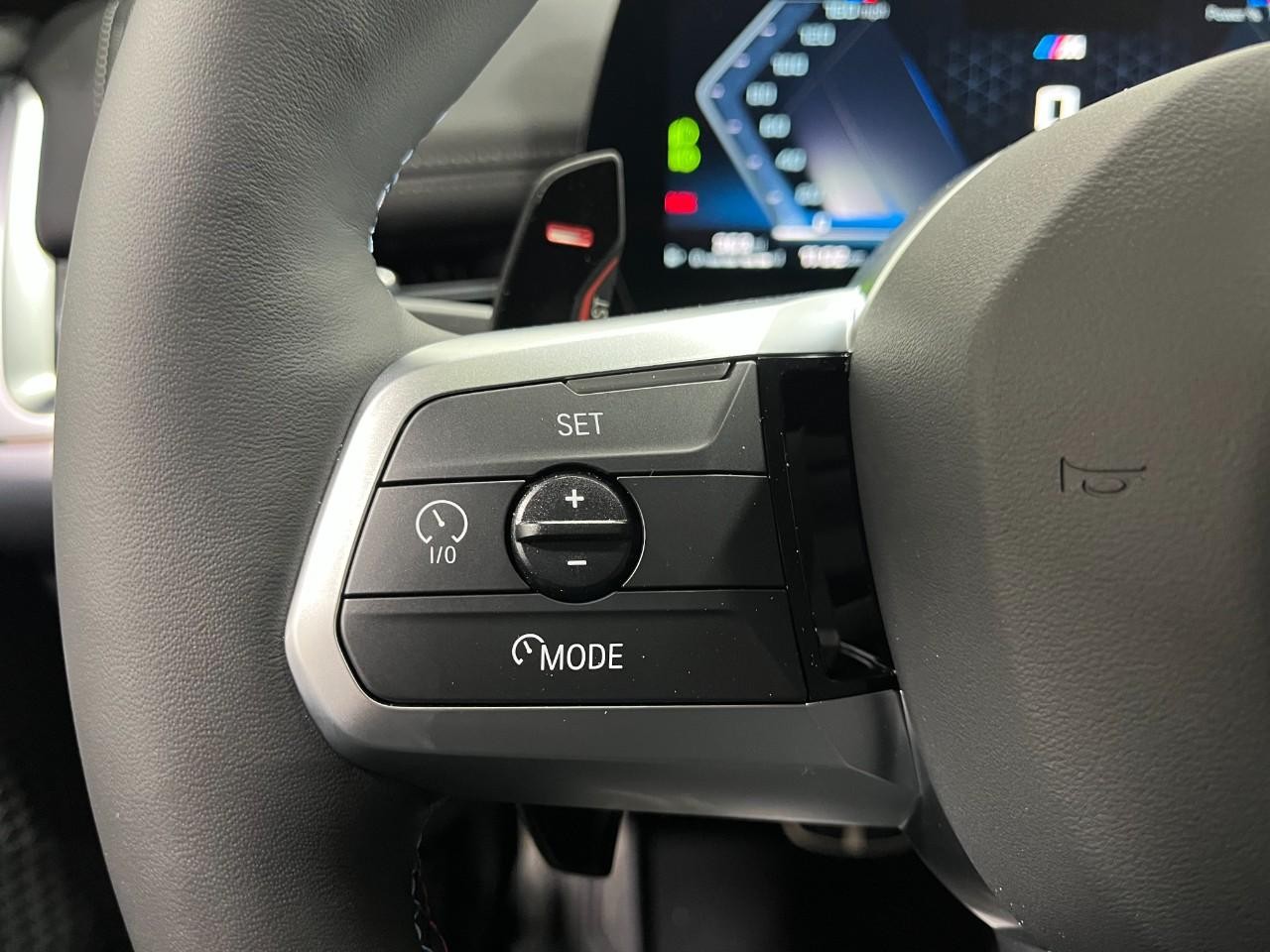 BMW X1 Vehicle Full-screen Gallery Image 21