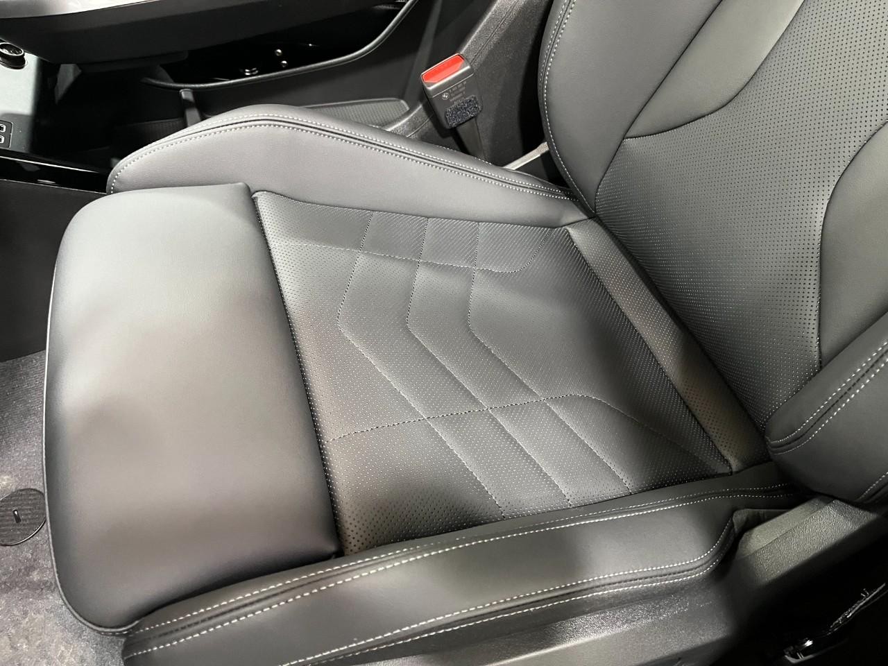 BMW X1 Vehicle Full-screen Gallery Image 35