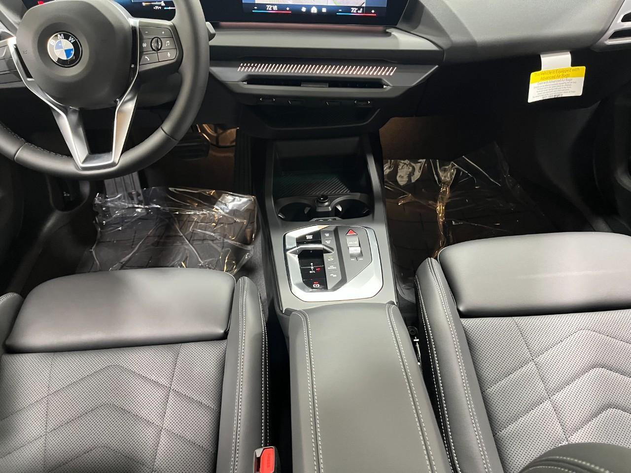 BMW 2 Series Vehicle Full-screen Gallery Image 17