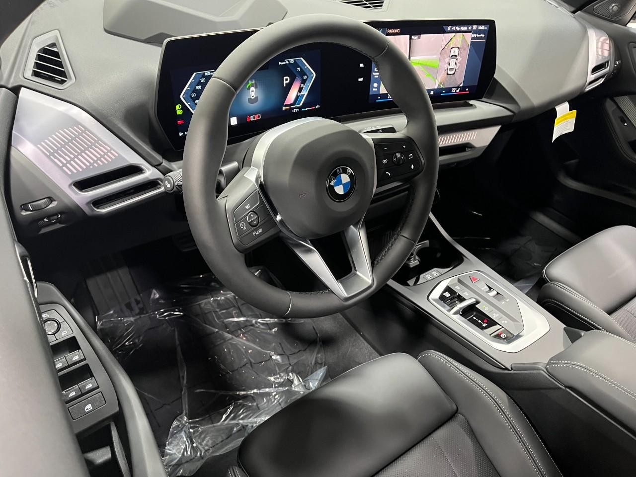 BMW 2 Series Vehicle Full-screen Gallery Image 20