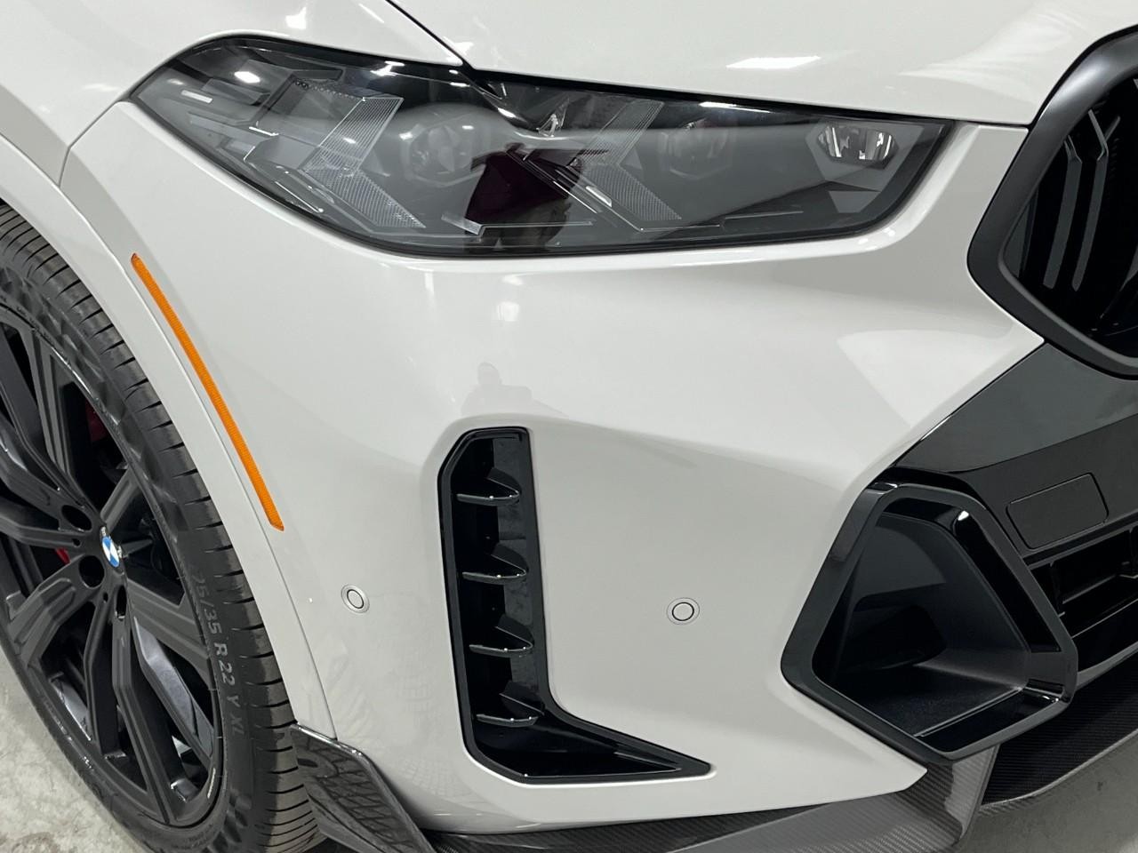 BMW X6 Vehicle Full-screen Gallery Image 8