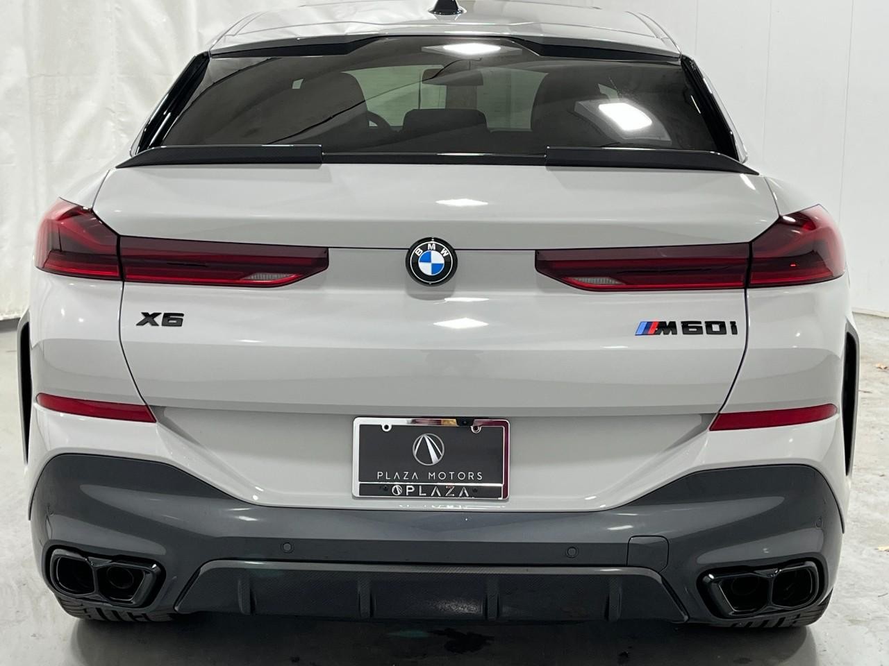 BMW X6 Vehicle Full-screen Gallery Image 10