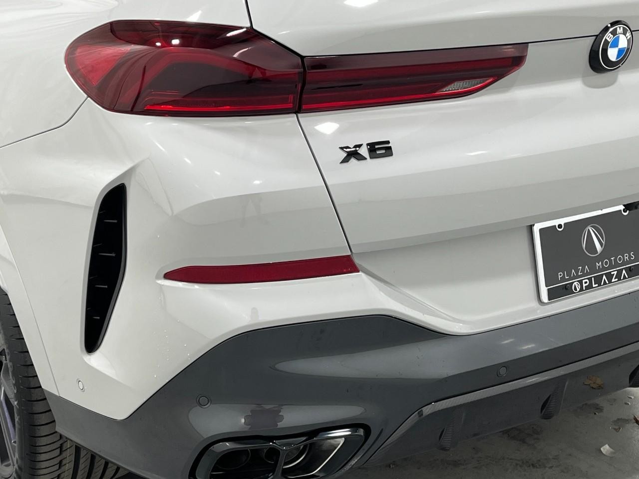 BMW X6 Vehicle Full-screen Gallery Image 11