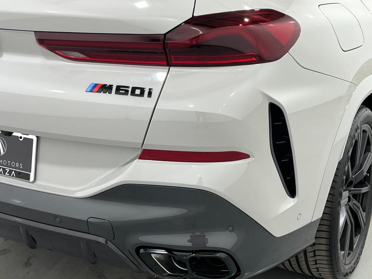 BMW X6 Vehicle Full-screen Gallery Image 12