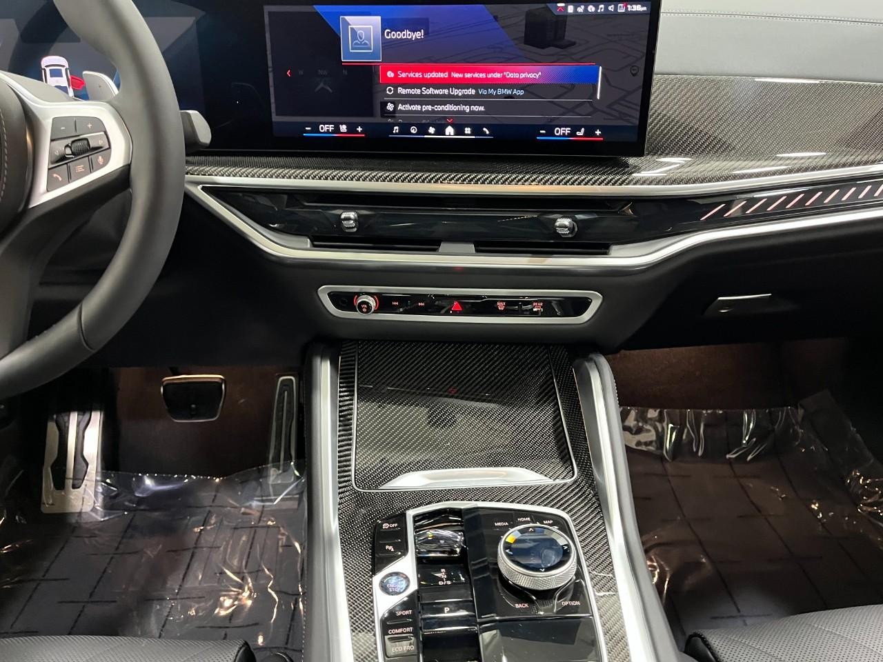 BMW X6 Vehicle Full-screen Gallery Image 16