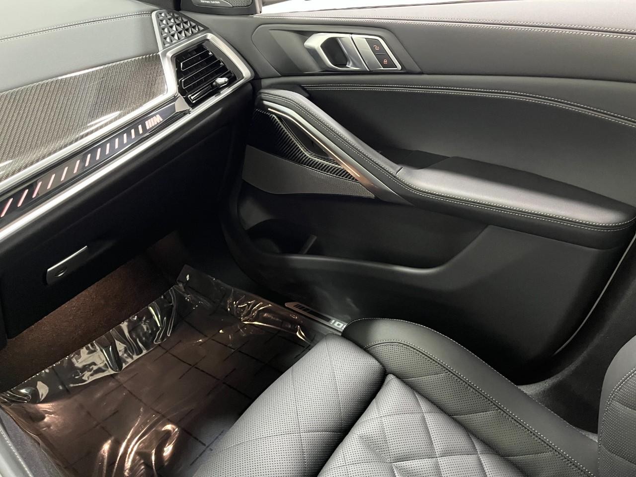 BMW X6 Vehicle Full-screen Gallery Image 19