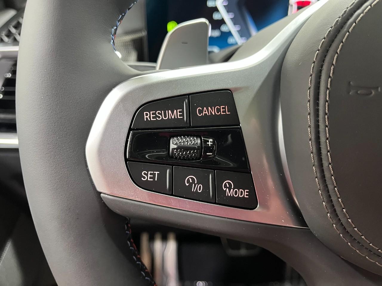 BMW X6 Vehicle Full-screen Gallery Image 21