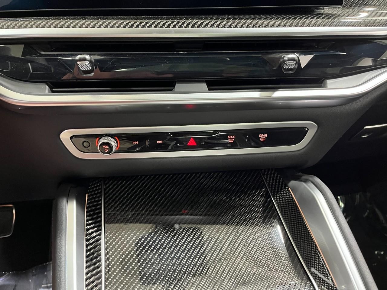 BMW X6 Vehicle Full-screen Gallery Image 27