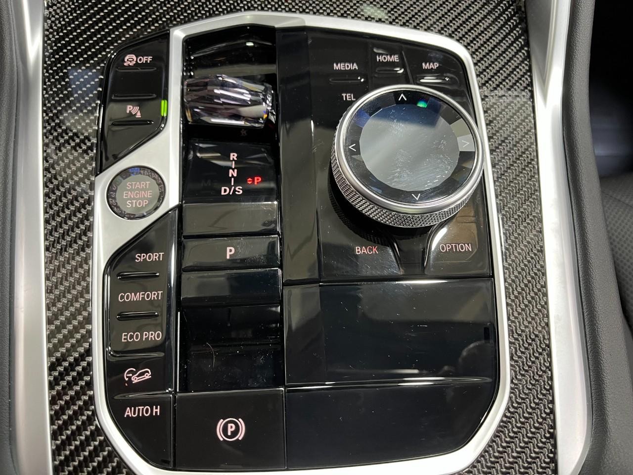 BMW X6 Vehicle Full-screen Gallery Image 28