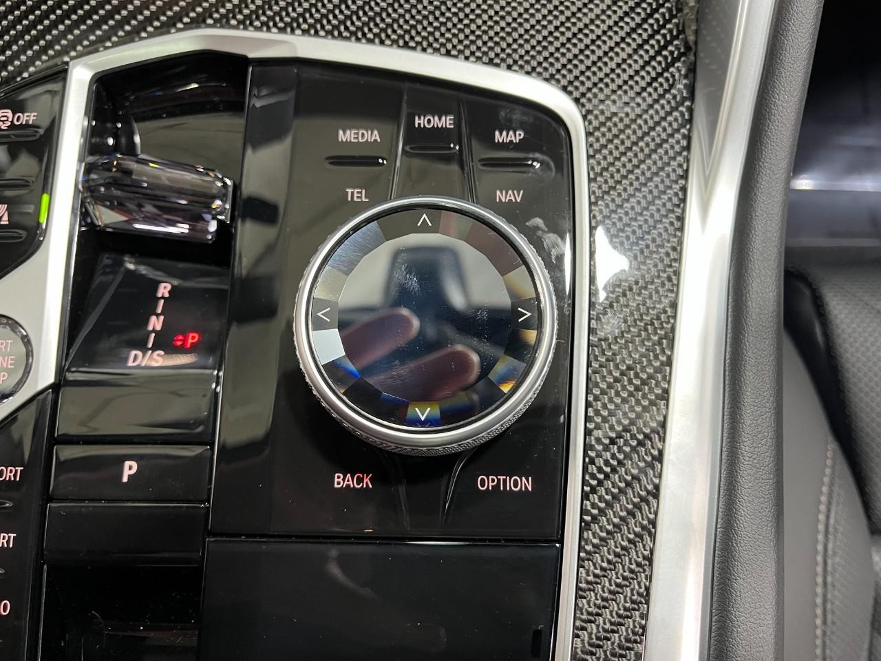 BMW X6 Vehicle Full-screen Gallery Image 29