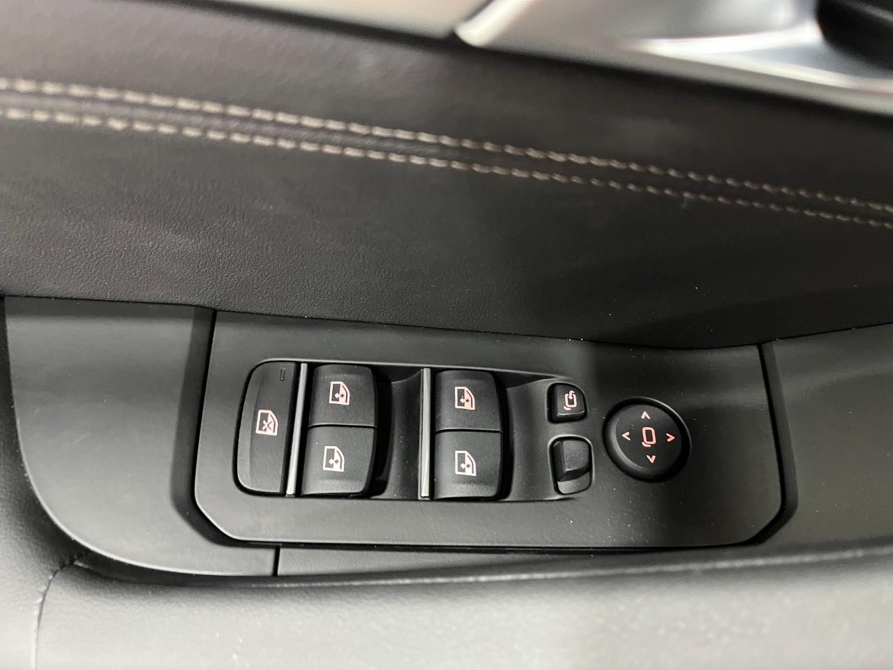 BMW X6 Vehicle Full-screen Gallery Image 35