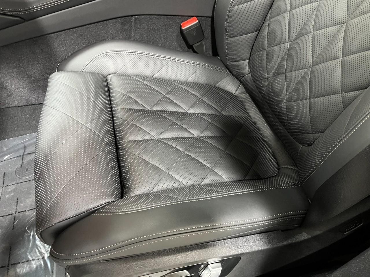 BMW X6 Vehicle Full-screen Gallery Image 39