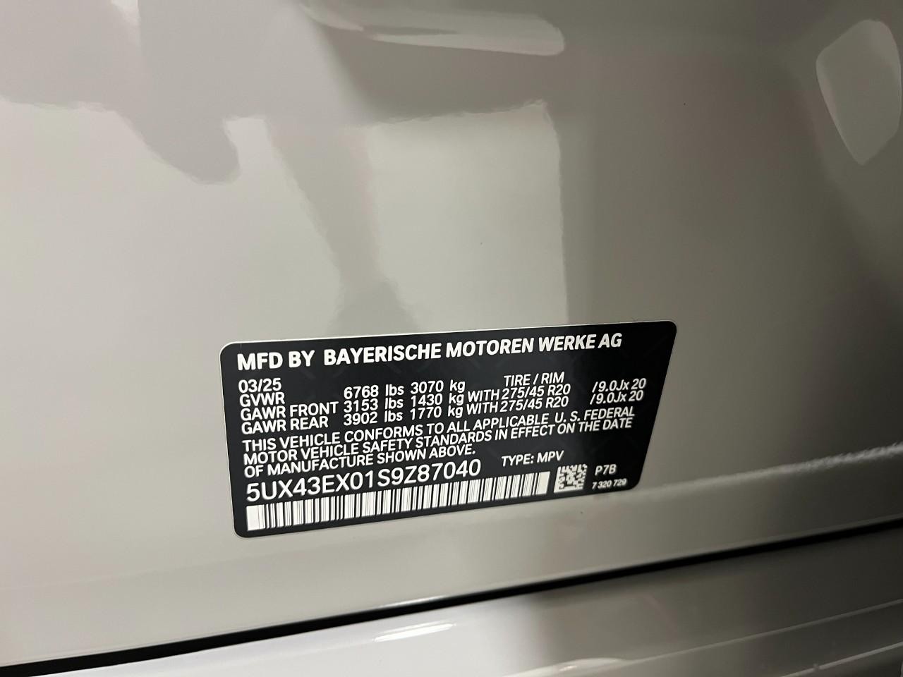 BMW X6 Vehicle Full-screen Gallery Image 40