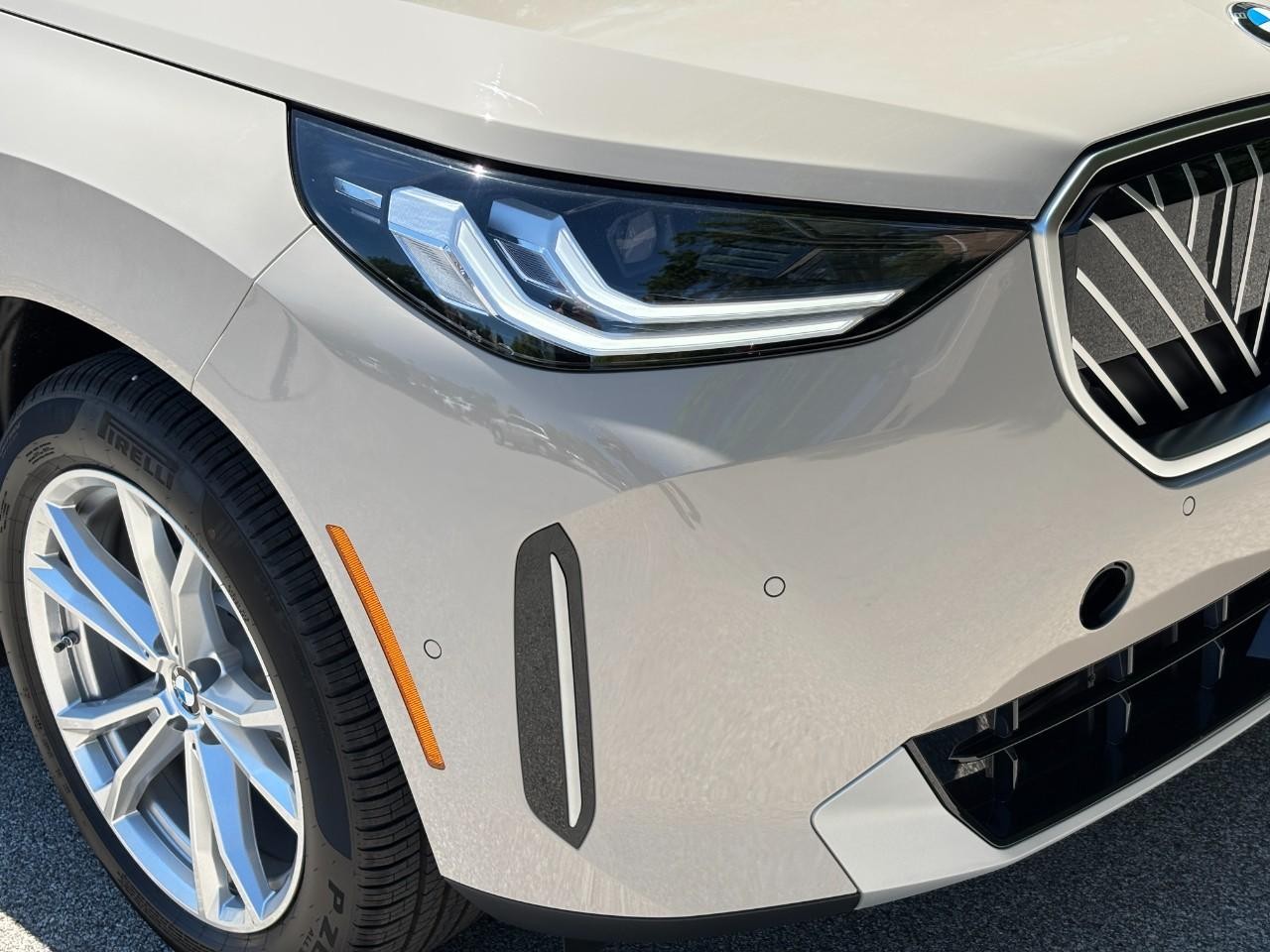 BMW X3 Vehicle Full-screen Gallery Image 8