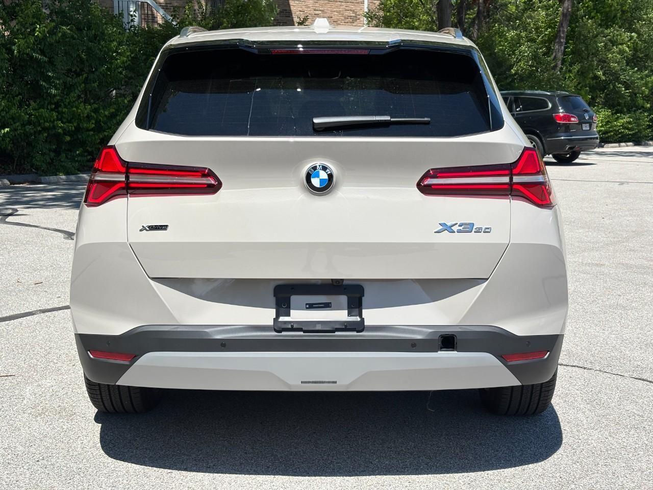 BMW X3 Vehicle Full-screen Gallery Image 10