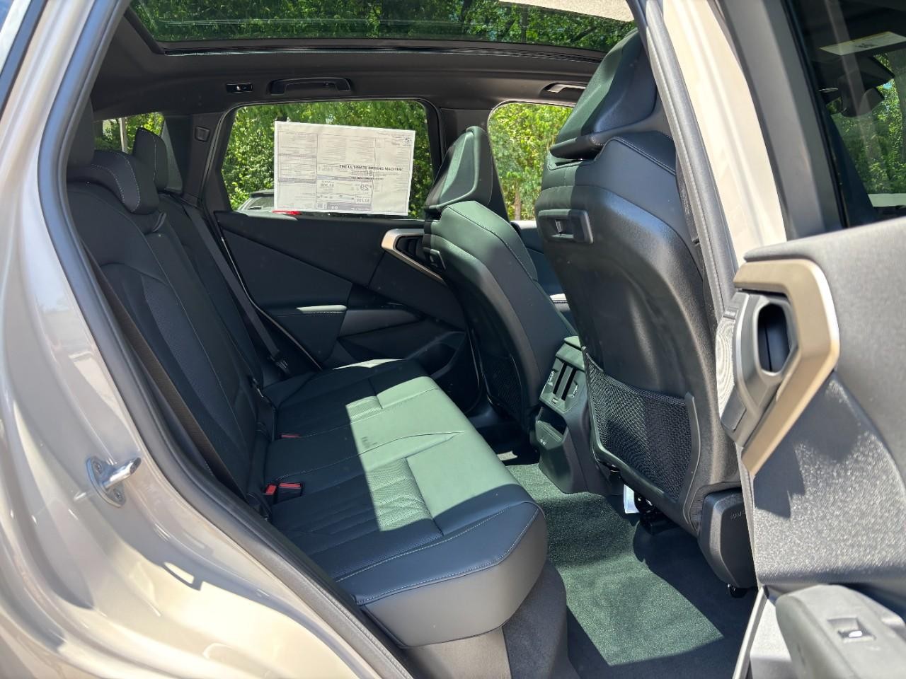 BMW X3 Vehicle Full-screen Gallery Image 13